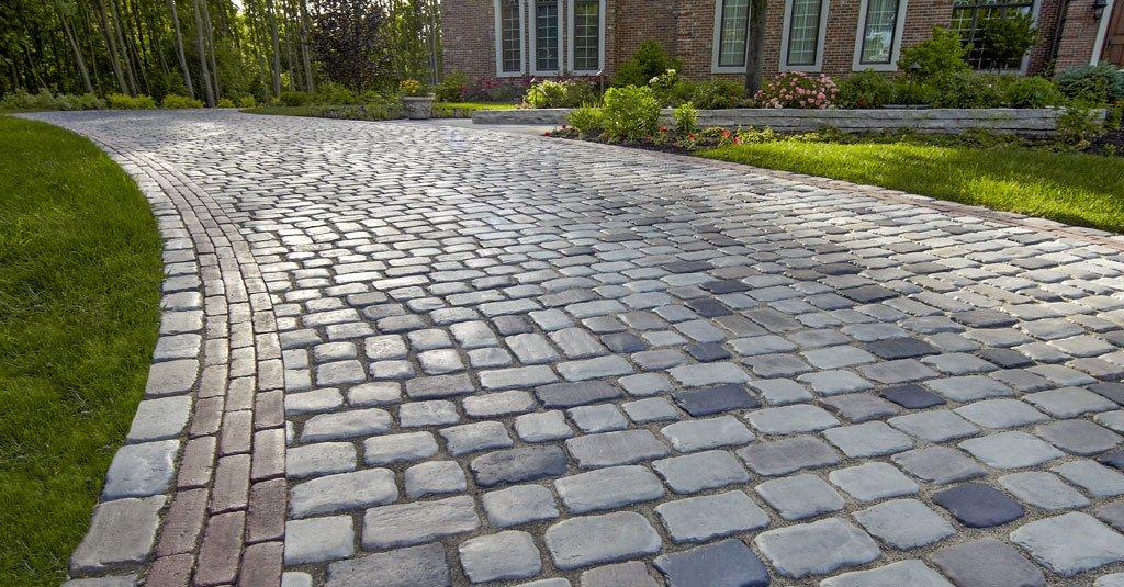 Courtstone | Pavers | Pavers & Retaining Walls | Niemeyer's Landscape